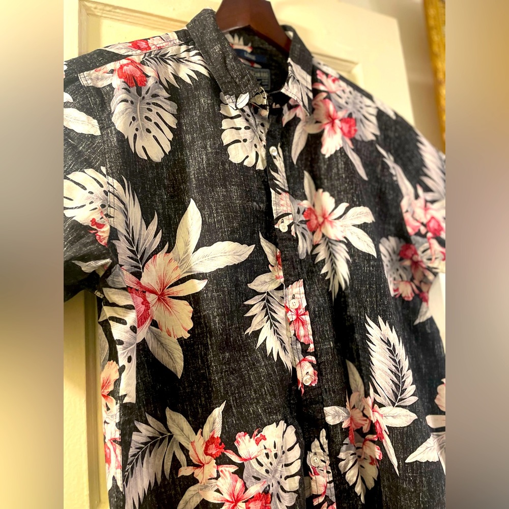 American Rag Hawaiian shirt